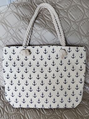 Canvas Anchor Print Zippered And Lined Tote Bag in Cream and Navy.